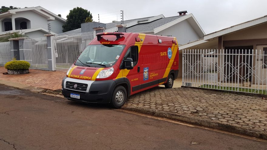 Idosa de 95 anos é socorrida após sofrer queda em residência no Country