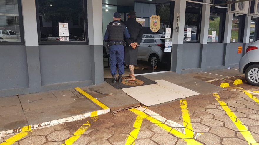 Após receber atendimento médico, jovem que realizou furto em Colégio e invadiu Cmei é levado à Delegacia
