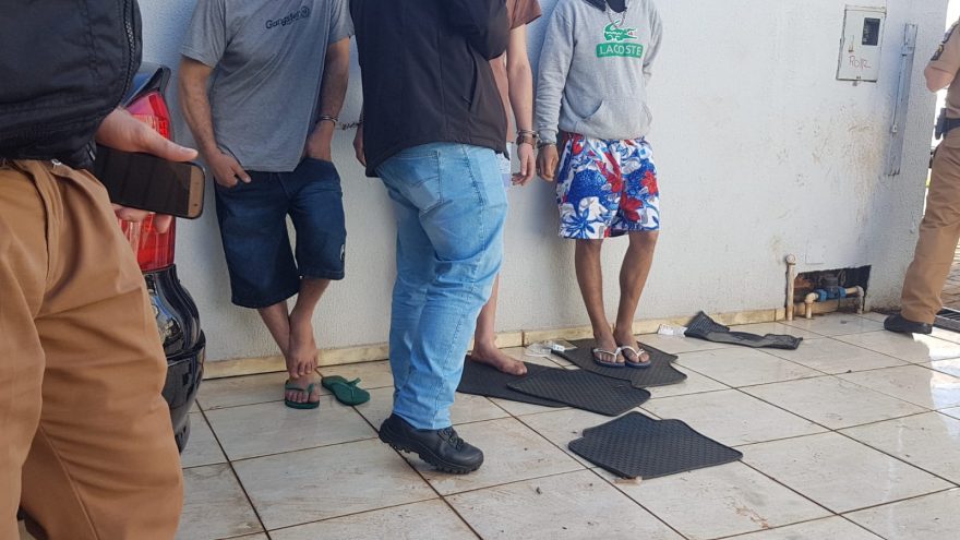 Indivíduos envolvidos em roubo em loja são detidos no Santo Onofre
