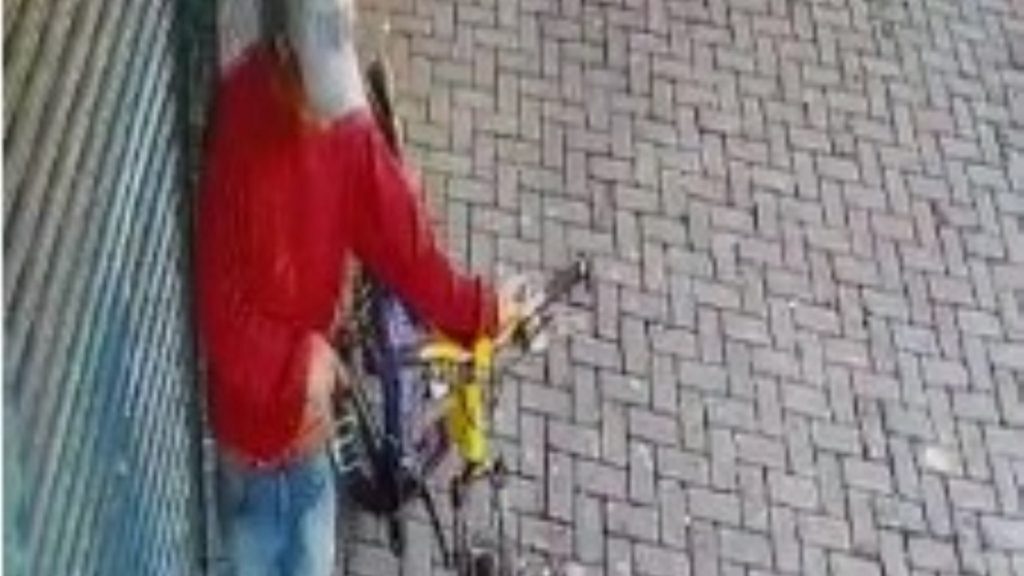 Câmera flagra bandido furtando bicicleta de trabalhador no Centro de Cascavel