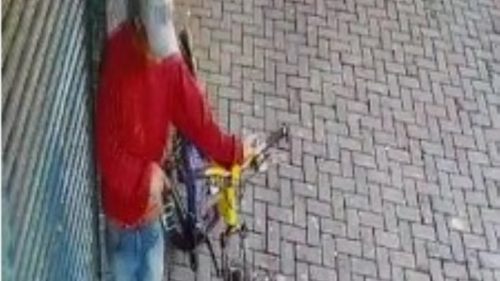 Imagem referente a Câmera flagra bandido furtando bicicleta de trabalhador no Centro de Cascavel