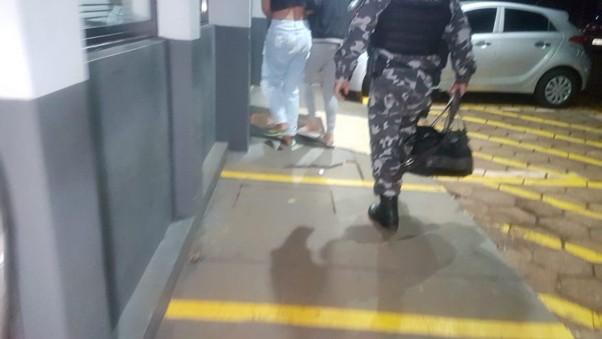 Mulheres em posse de 27kg de maconha são detidas pelo Pelotão de Choque na Rodoviária de Cascavel