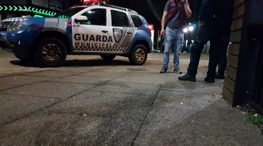 Briga generalizada na Rua Pio XII mobiliza GM e SAMU