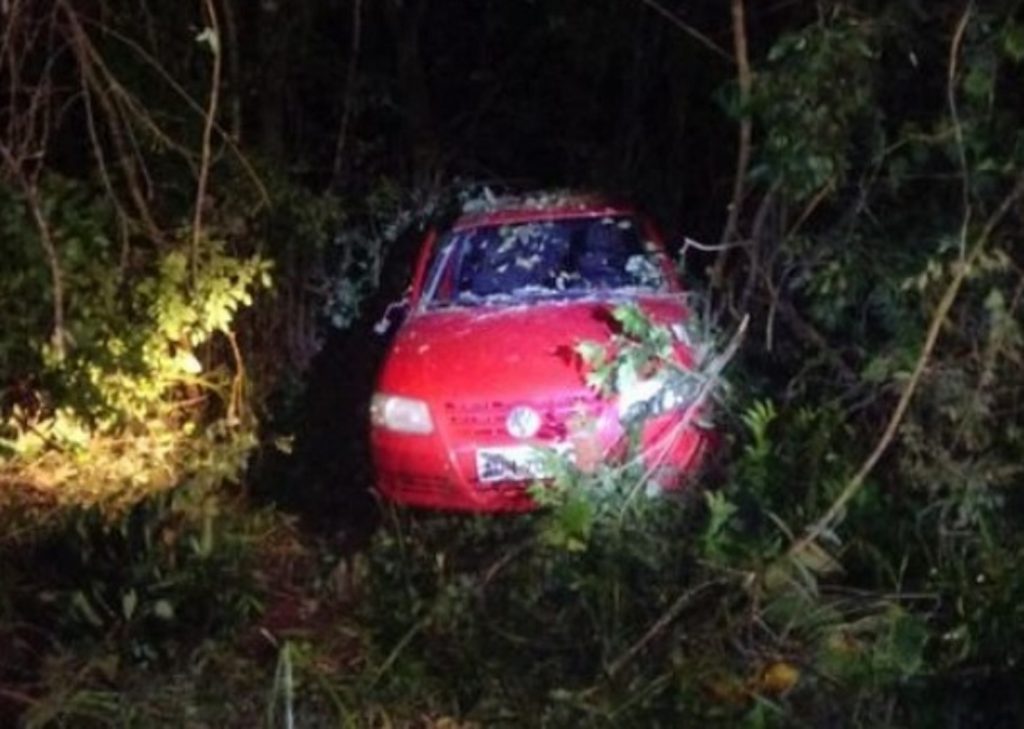 Saída de pista deixa motorista ferido na PR-481