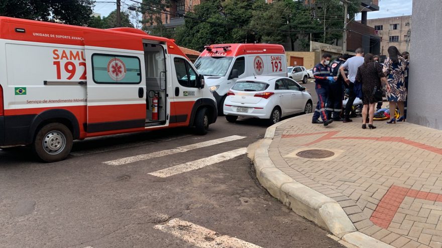 Homem passa mal no meio da rua e precisa ser socorrido pelo Samu