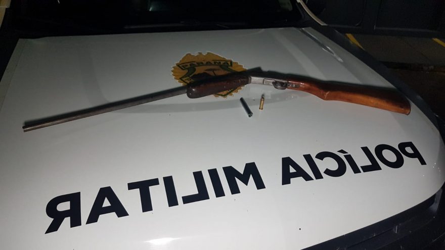 Homem em posse de espingarda é preso pela Rocam após ameaçar clientes de bar na Rua Rio da Paz