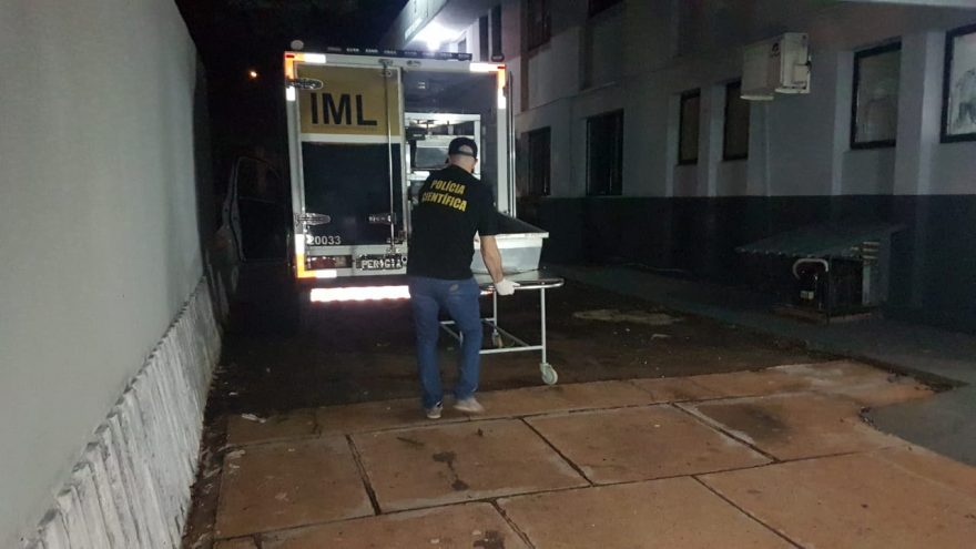 Corpo de homem morto a facadas em Santa Lúcia dá entrada no IML de Cascavel