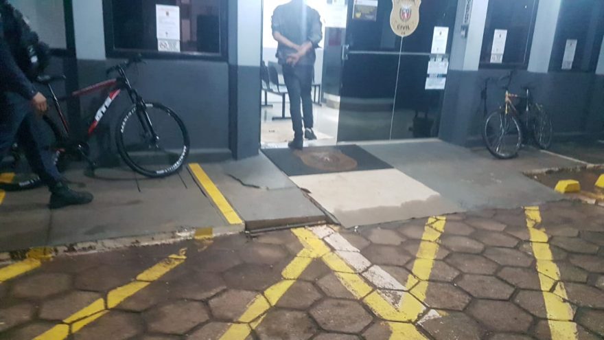 Bicicleta furtada e possível receptador são encaminhados até a delegacia
