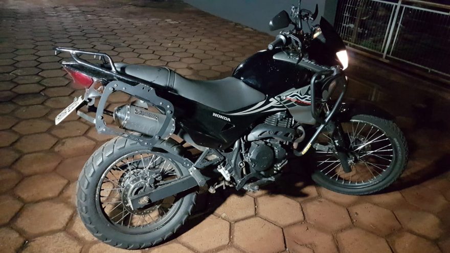 Motocicleta furtada é encontrada abandonada no Centro de Cascavel