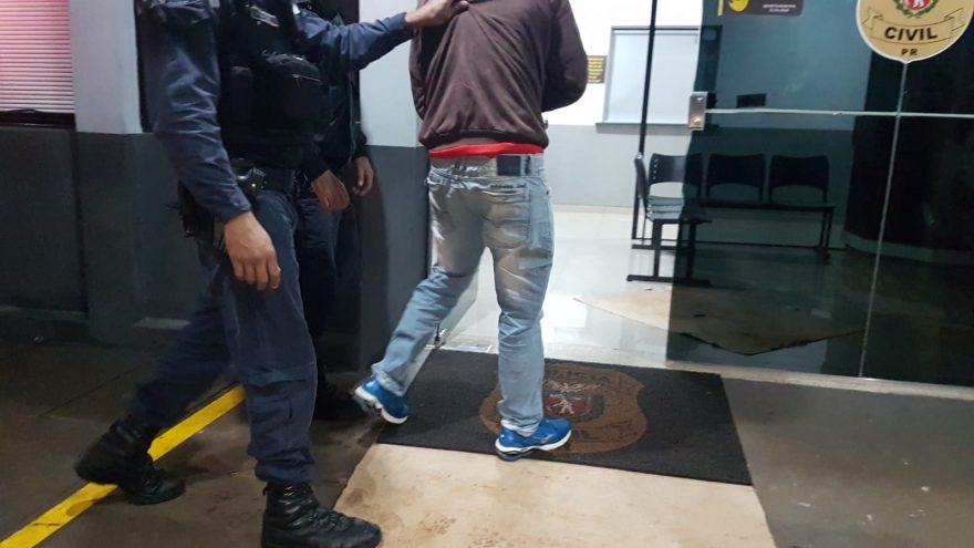 Homem é preso pela GM após danificar porta da casa da companheira e agredir vizinho no Riviera