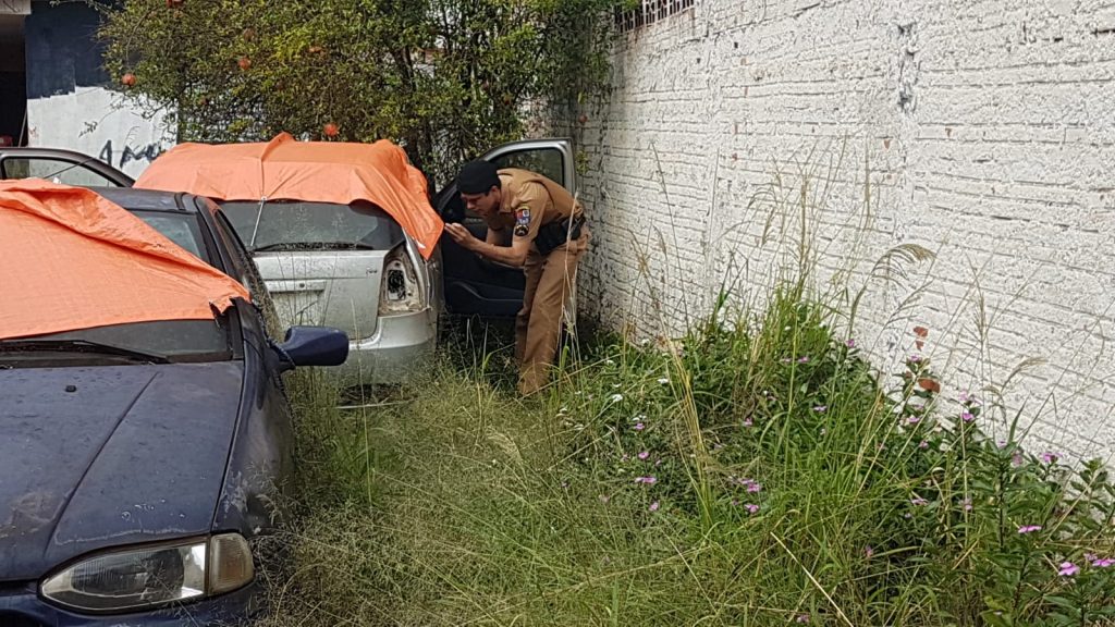Polícia Militar encontra local utilizado para armazenar veículos com registro de furto