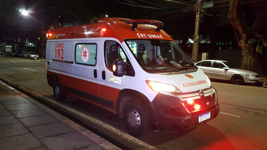 Jovem bebe demais, passa mal e é socorrido pelo SAMU em balada na Rua Paraná