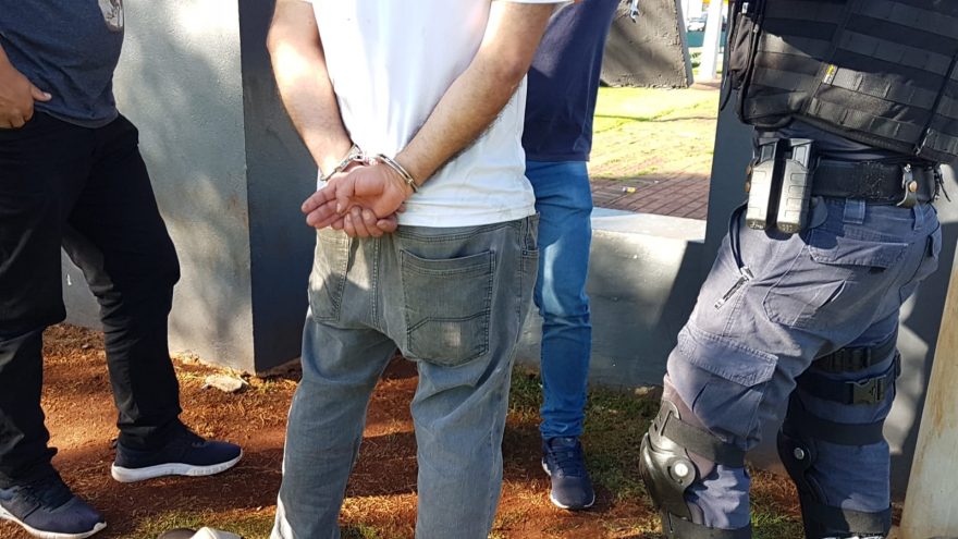Dois indivíduos suspeitos por roubo são detidos durante abordagem da Guarda Municipal na Praça da Bíblia
