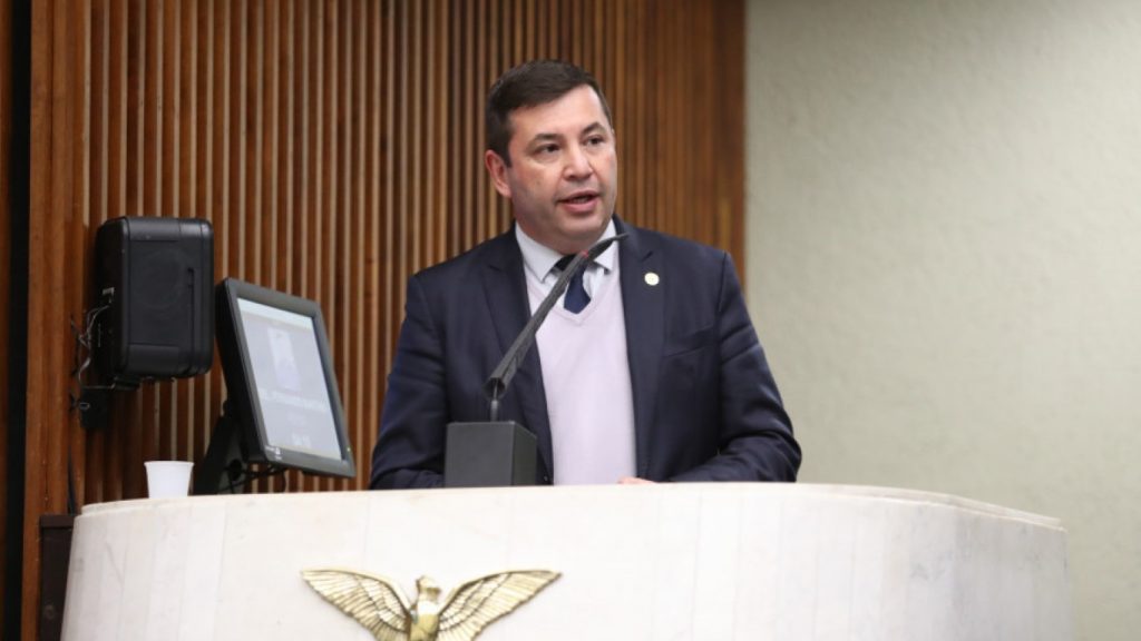 Deputado defende pauta dos policiais e é ameaçado por Delegado Geral