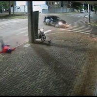Imagem referente a Vídeo mostra carro fugindo de acidente após provocar forte colisão no Bairro Coqueiral