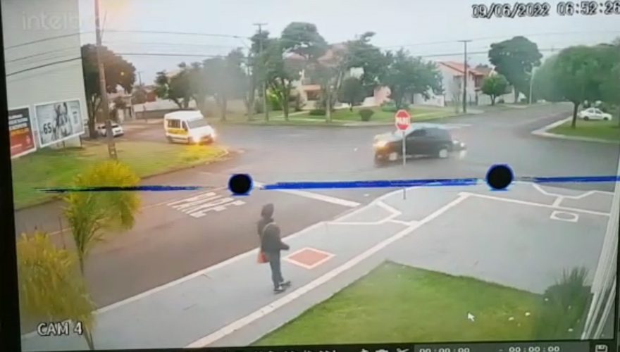 Vídeo mostra momento em que carro passa por cima de motociclista no Maria Luiza