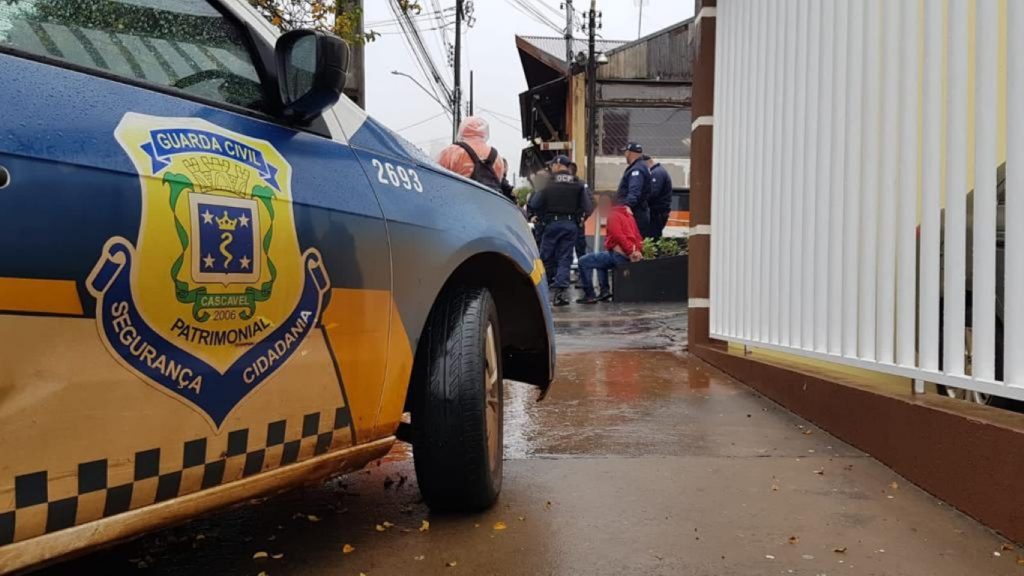 Briga de trânsito mobiliza forças de segurança no Centro após indivíduo tentar atropelar catadores de recicláveis