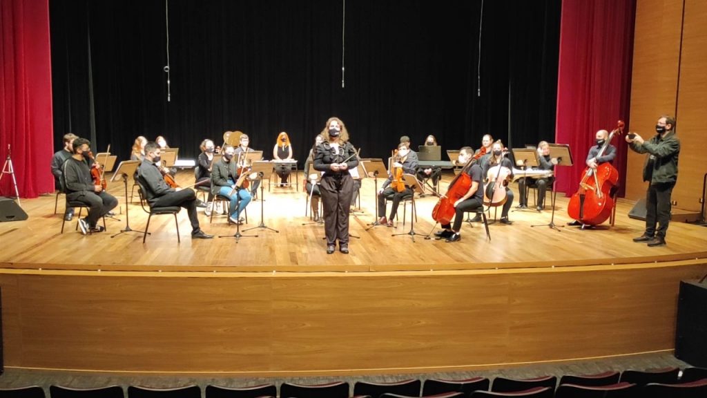 Orquestra Sinfônica faz apresentação especial para os casais apaixonados