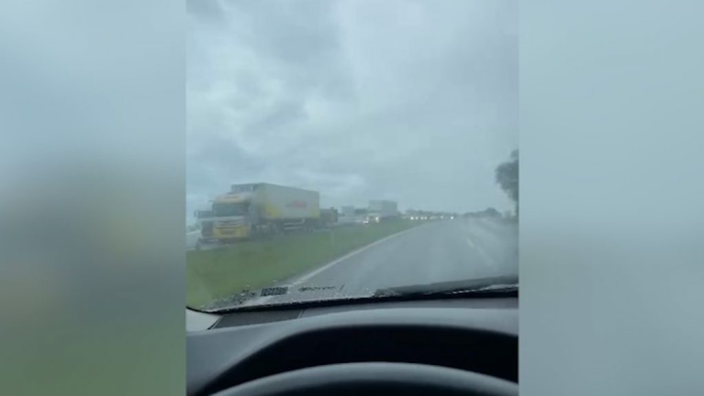 Grande fluxo de veículos congestionados é registrado na BR-467