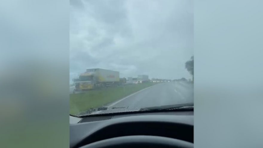 Grande fluxo de veículos congestionados é registrado na BR-467