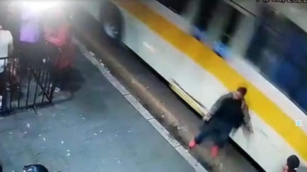 Airton Guilherme, jovem que foi empurrado contra ônibus na Rua Paraná recebe alta da UTI