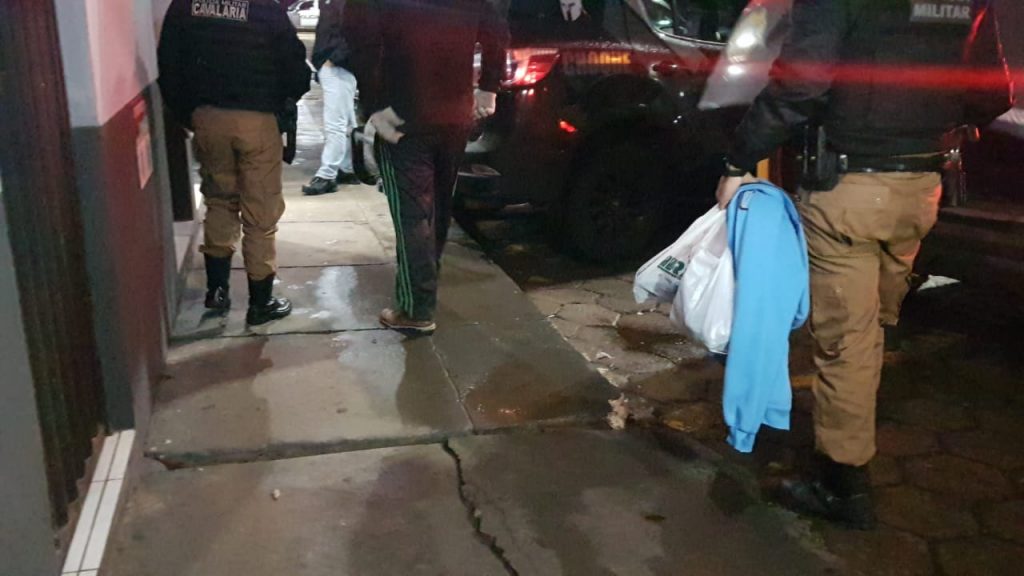 Homem com mandado de prisão em aberto por descumprir medida protetiva é detido
