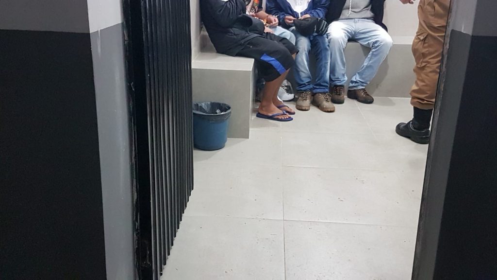 PM apreende pedras de crack e detém grupo no Bairro Santa Cruz