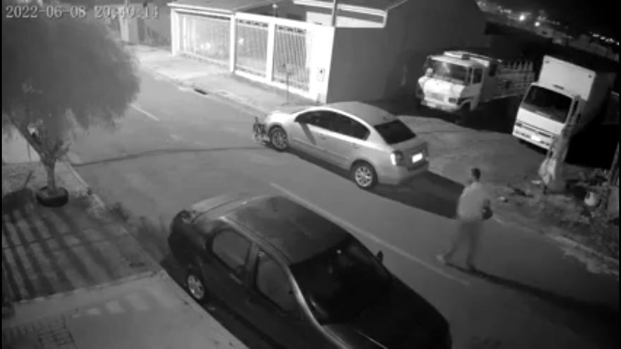 Vídeo mostra movimentação de homens durante possível furto de bateria