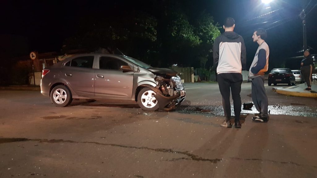 Forte colisão no Parque São Paulo deixa cinco feridos
