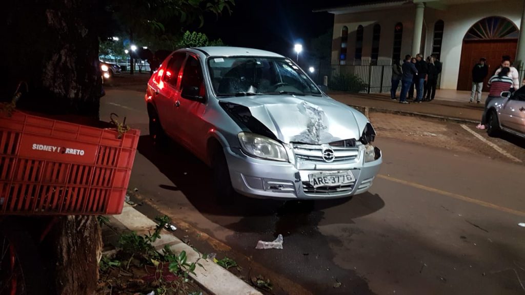 Casal discute em moto e bate de frente com carro no Bairro Floresta