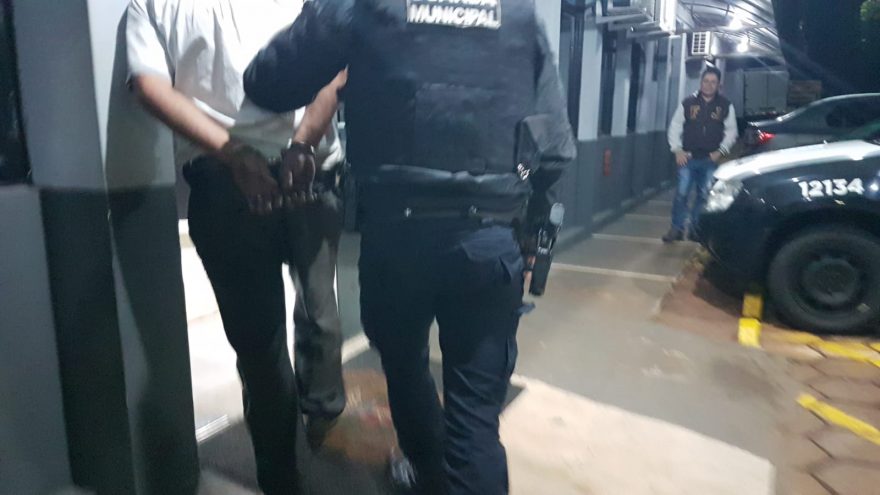 Rapaz de 28 anos é preso após descumprir medida protetiva