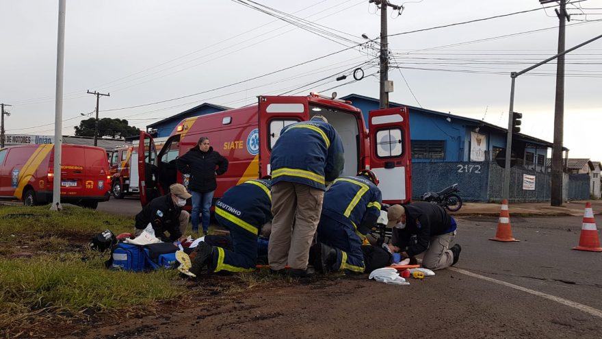 Casal fica gravemente ferido após acidente na Av. Rocha Pombo