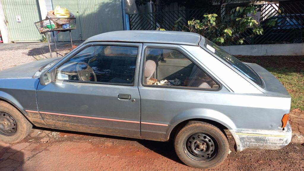 Escort placas AET 4336 foi furtado no Centro