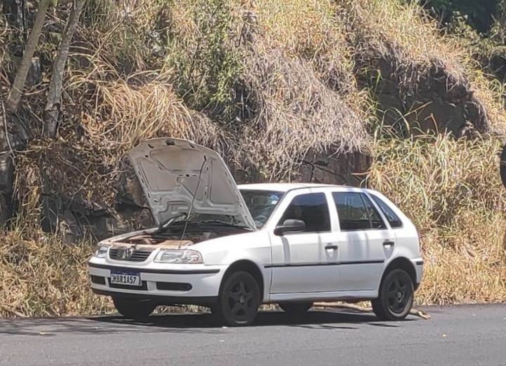 Gol placas HBR 1A57 foi furtado do estacionamento da Unioeste