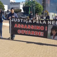 Imagem referente a Familiares e amigos de Nelci Terezinha realizam protesto no Calçadão