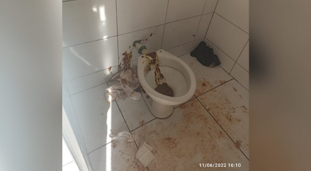 Internauta reclama das condições do banheiro masculino do Terminal Oeste