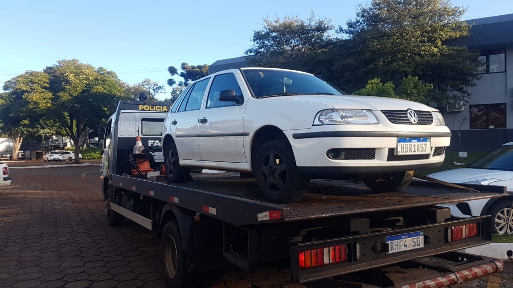 Bandidos furtam carro no pátio da Unioeste, depois “devolvem” no mesmo lugar
