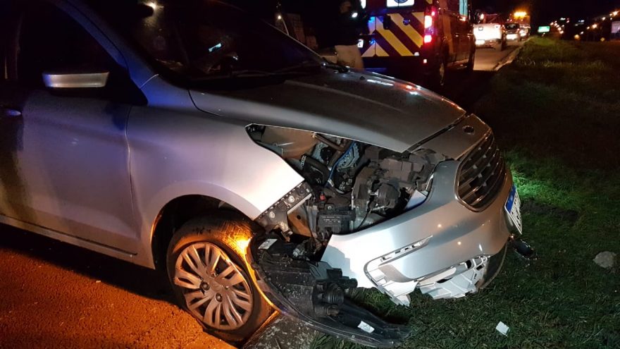 Sargento do Exército é detido pela PRF após atravessar a BR-277 e colidir veículo contra meio-fio