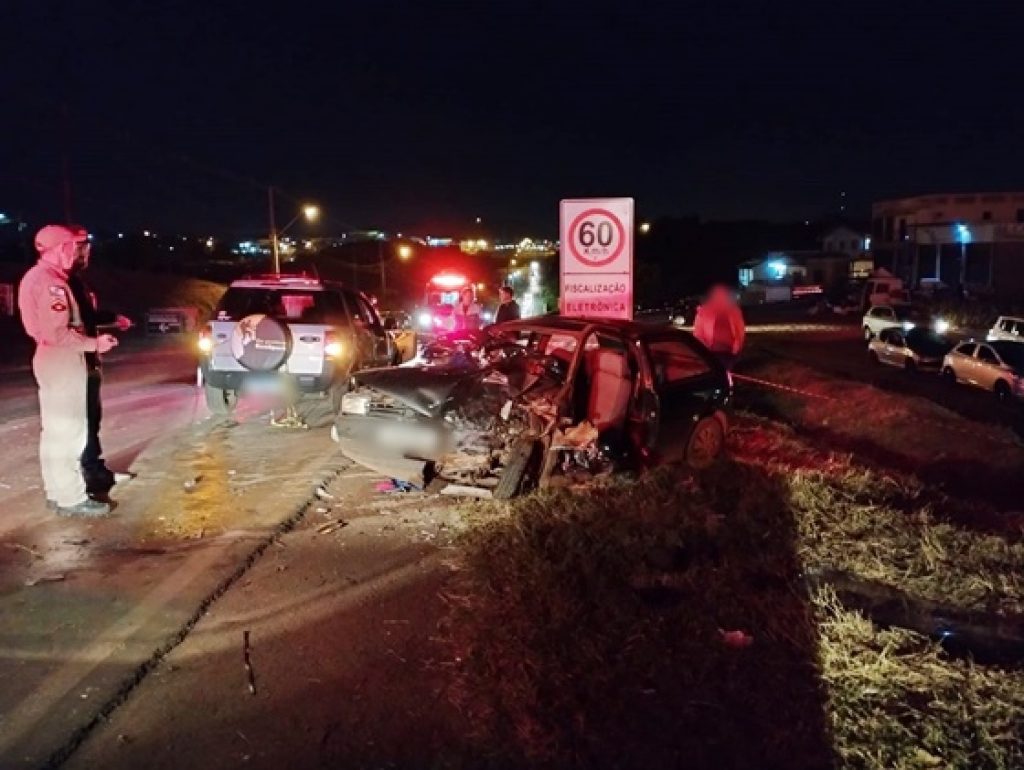 Acidente entre três carros deixa dois mortos em Francisco Beltrão
