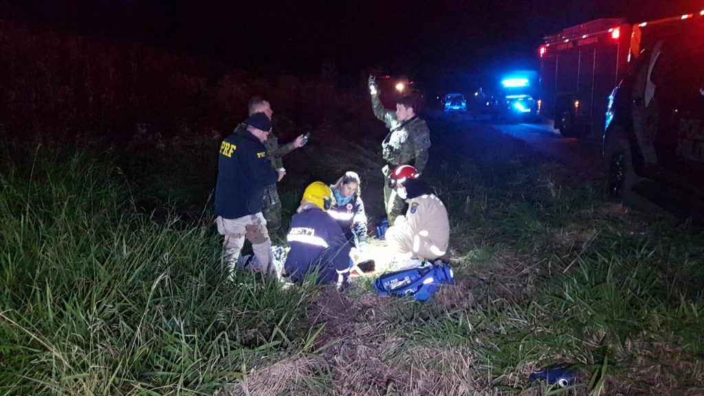 Mais um capotamento é registrado na rodovia BR-467 e duas pessoas ficam feridas