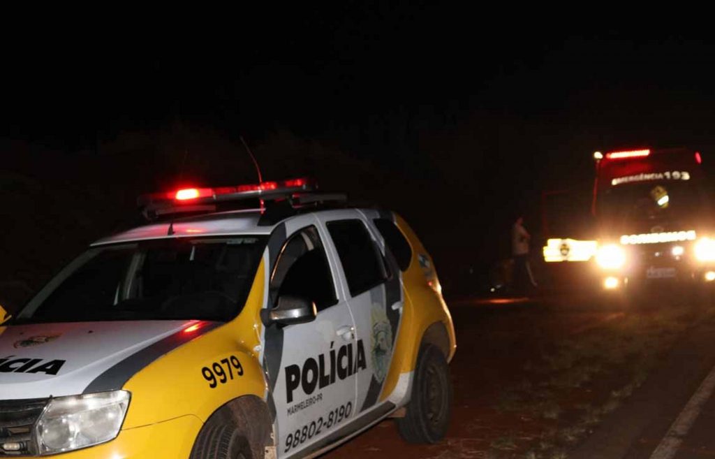 Homem é preso após tentar atropelar ex-companheira com camionete