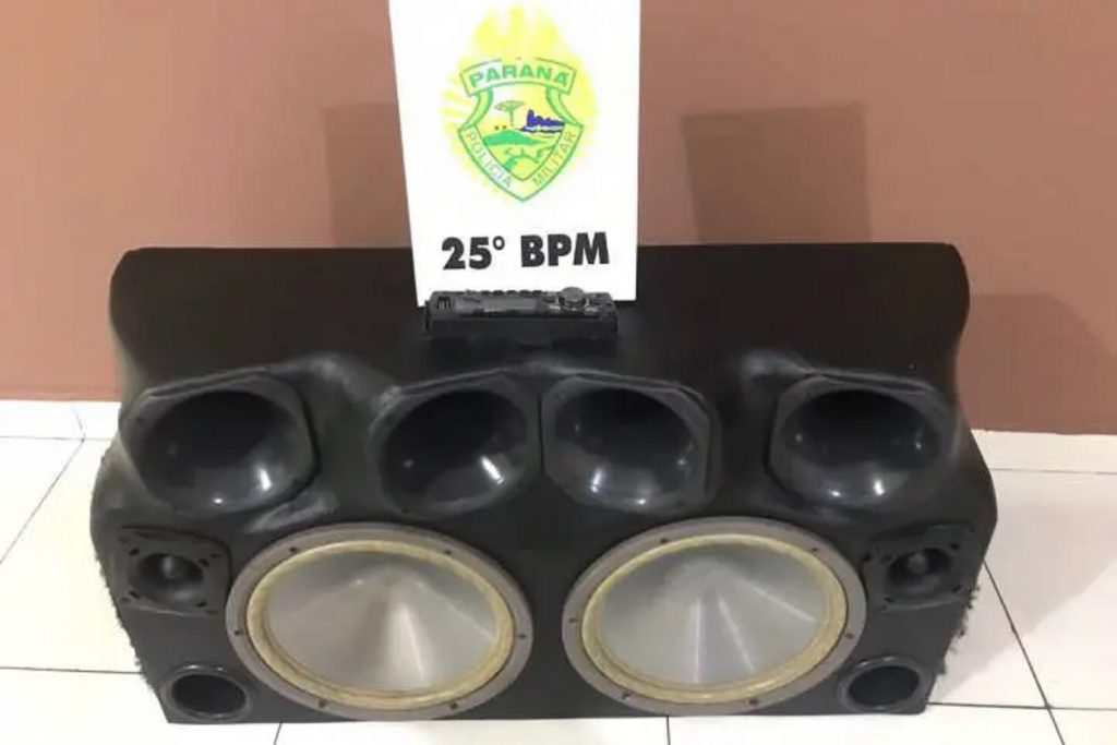 Moradores chamam a polícia para acabar com som alto durante a madrugada