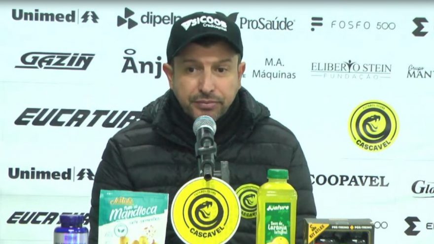 “A torcida do Cascavel está começando a tomar em uma proporção meio ‘ingrata’ com os atletas” diz técnico Tcheco