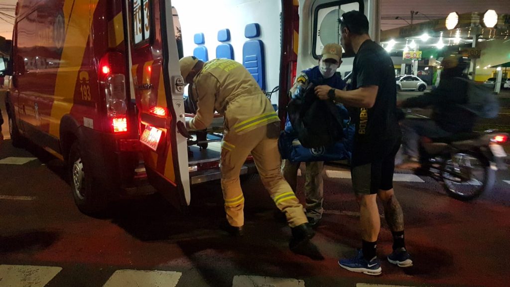 Homem de patinete elétrico se fere em colisão com moto na Av. Tancredo Neves