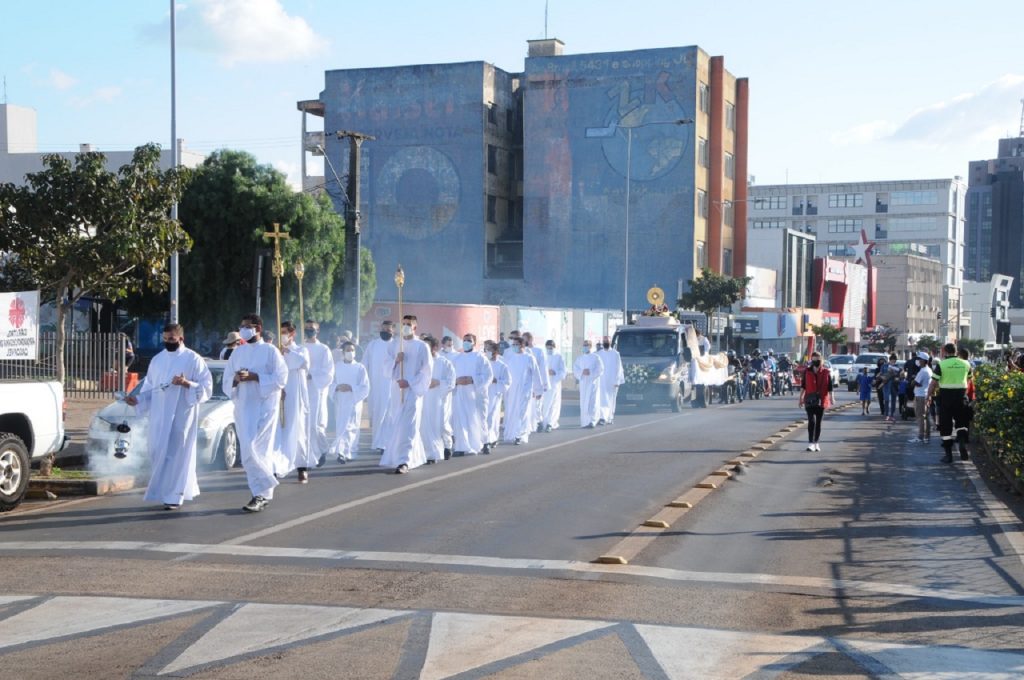 Cascavel terá tradicionais tapetes e procissão de Corpus Christi nesta quinta-feira