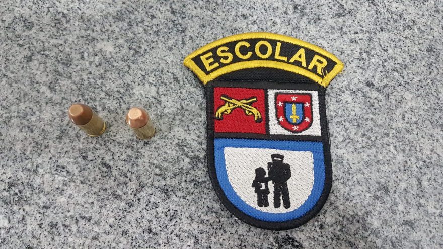 Criança de oito anos leva munições de arma de fogo para a Escola