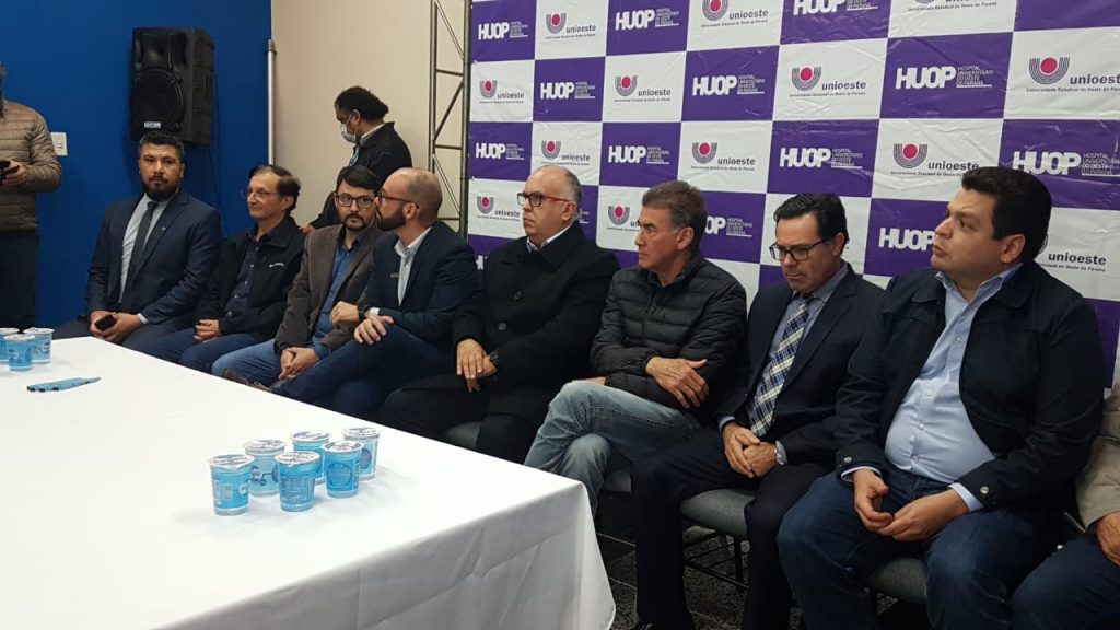 Secretário de Saúde do Estado visita Hospital Universitário do Oeste do Paraná