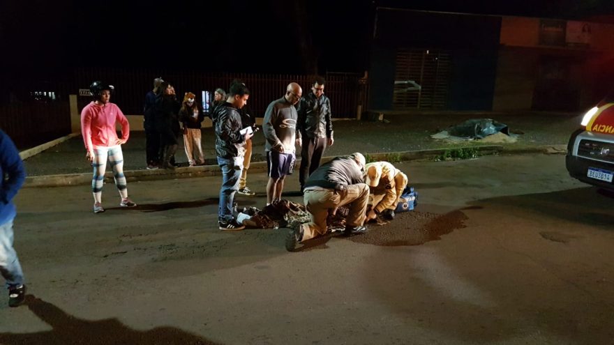 Jovem de 19 anos cai de moto na Rua Altemar Dutra e fica ferida