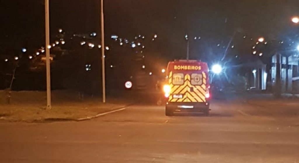 Homem tenta suicídio no viaduto da Av. Rocha Pombo, mas é orientado pelo Siate e desiste