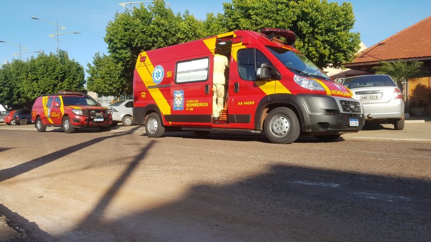 Bombeiros atendem vítima de queda de mesmo nível na Igreja Rainha dos Apóstolos, no Nova Cidade